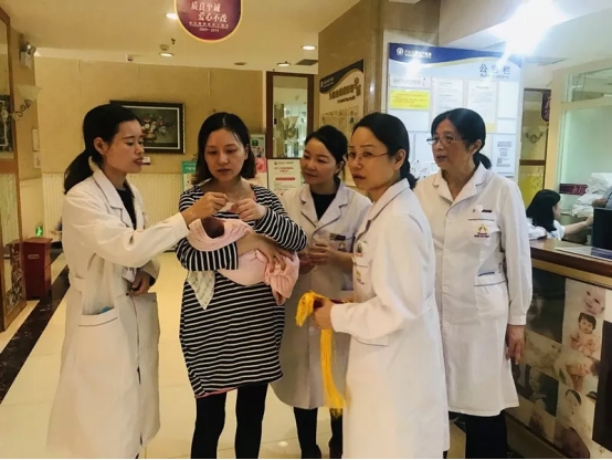 真愛婦產(chǎn)迎來(lái)雙胞胎公主，勇敢寶媽為愛堅(jiān)持順產(chǎn)