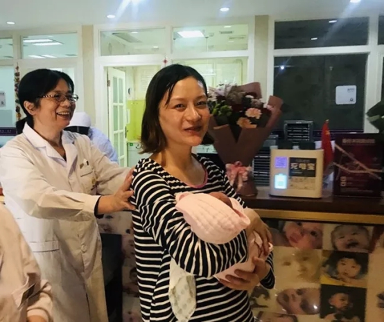 真愛婦產(chǎn)迎來(lái)雙胞胎公主，勇敢寶媽為愛堅(jiān)持順產(chǎn)