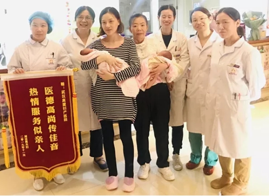 真愛婦產(chǎn)迎來(lái)雙胞胎公主，勇敢寶媽為愛堅(jiān)持順產(chǎn)