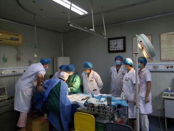 胎兒太調(diào)皮，竟在媽媽肚子里面將臍帶打了個結(jié)！