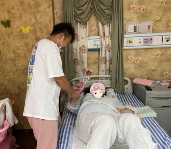 暖心！武漢仁愛醫(yī)院情人節(jié)送花送祝福