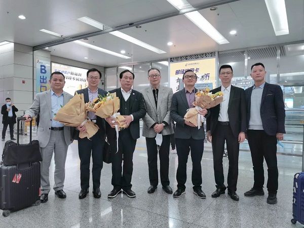 中國非公立醫(yī)療機構(gòu)協(xié)會領(lǐng)導(dǎo)蒞臨貴陽德韓口腔醫(yī)院考察指導(dǎo)工作